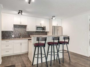126 S 24th Ave SW #102, Calgary, AB T2S 0J9