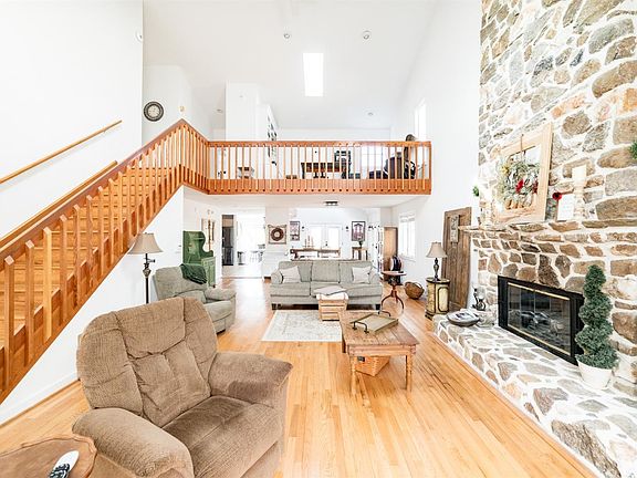 5th image of 407 Saint Andrews Cir