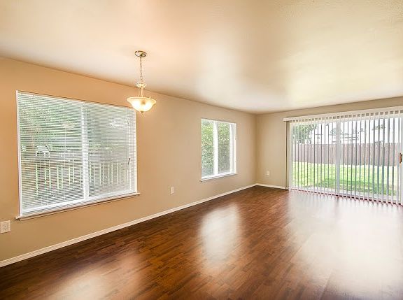 4th image of 616 Pine Ave