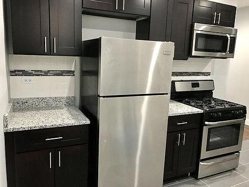 2nd image of 1100 W Glenlake Ave #2
