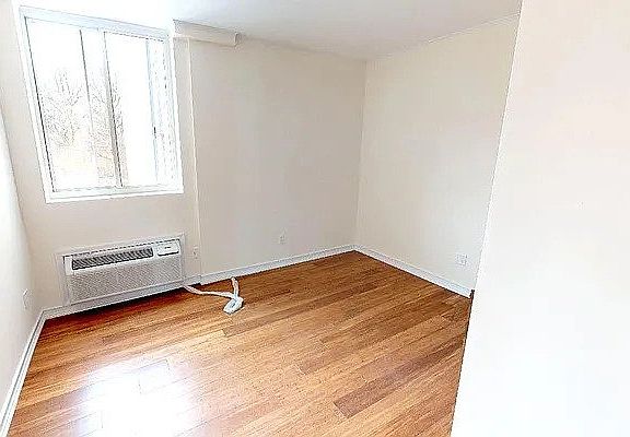4th image of 82-76 116th St #402