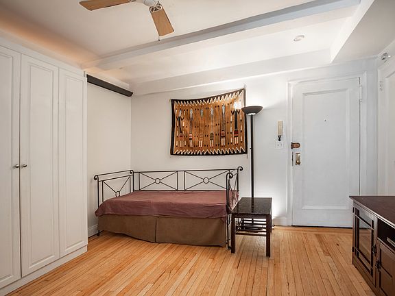 3rd image of 321 E 43rd St APT 406