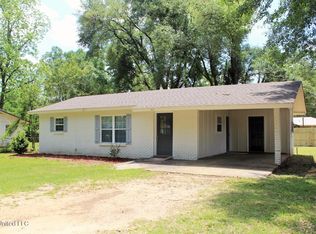 102 Meadow St, Lucedale, MS 39452