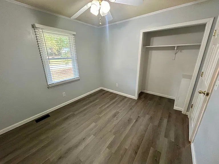 2470 Drexel Dr — Photo 6