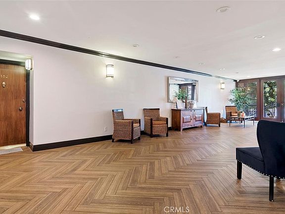 4th image of 15248 Dickens St APT 102