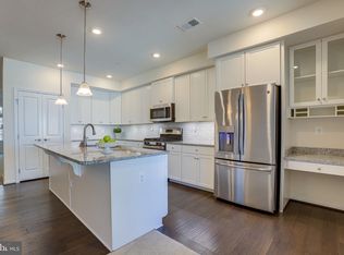 7045 Darbey Knoll Dr, Gainesville, VA 20155