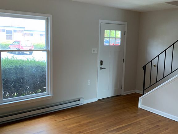 4th image of 1-40 Raleigh Ct #22