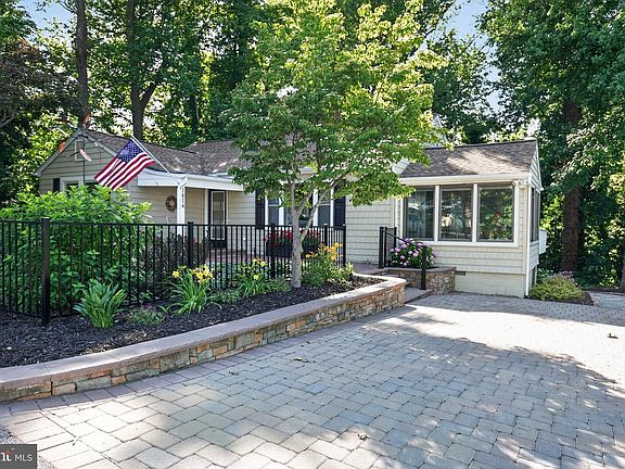 4th image of 1614 Avenue B