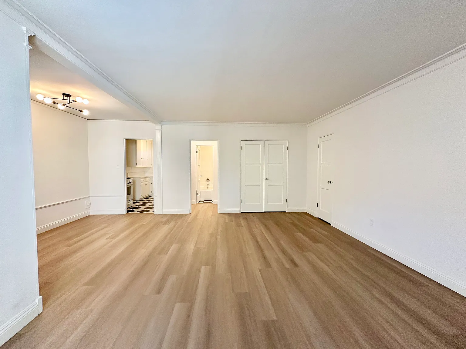 1319 N Fairfax Ave — Photo 2