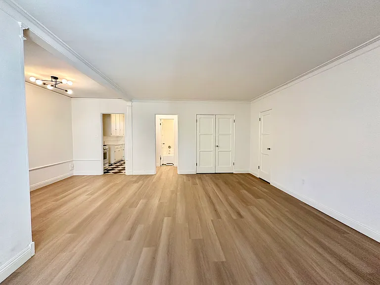 1319 N Fairfax Ave #7 — Photo 2
