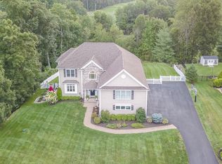 37 Ticklefancy Ln, Salem, NH 03079