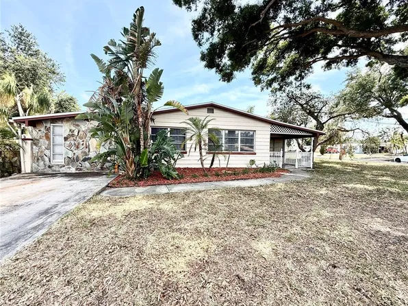 10862 Village Green Ave, Seminole, FL 33772