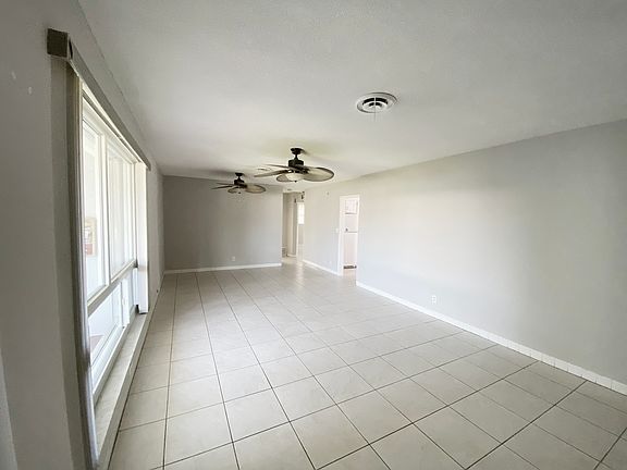 3rd image of 2010 NE 56th Ct APT 2