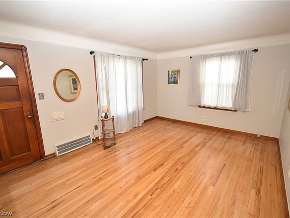 3rd image of 13129 Astor Ave
