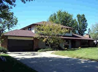 7 Manor Ln, Mattoon, IL 61938