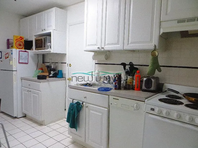 2 bed, 999 sqft, $4,000 — Photo 3