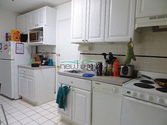 3rd image of 45 Westland Ave APT 13