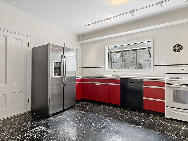 247 Park St #1 — Photo 9