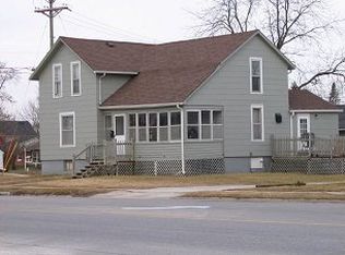 714 1st St W, Independence, IA 50644