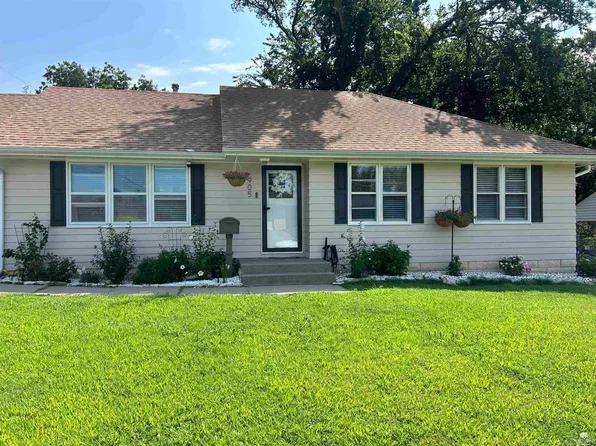 905 S Madison St, Junction City, KS 66441
