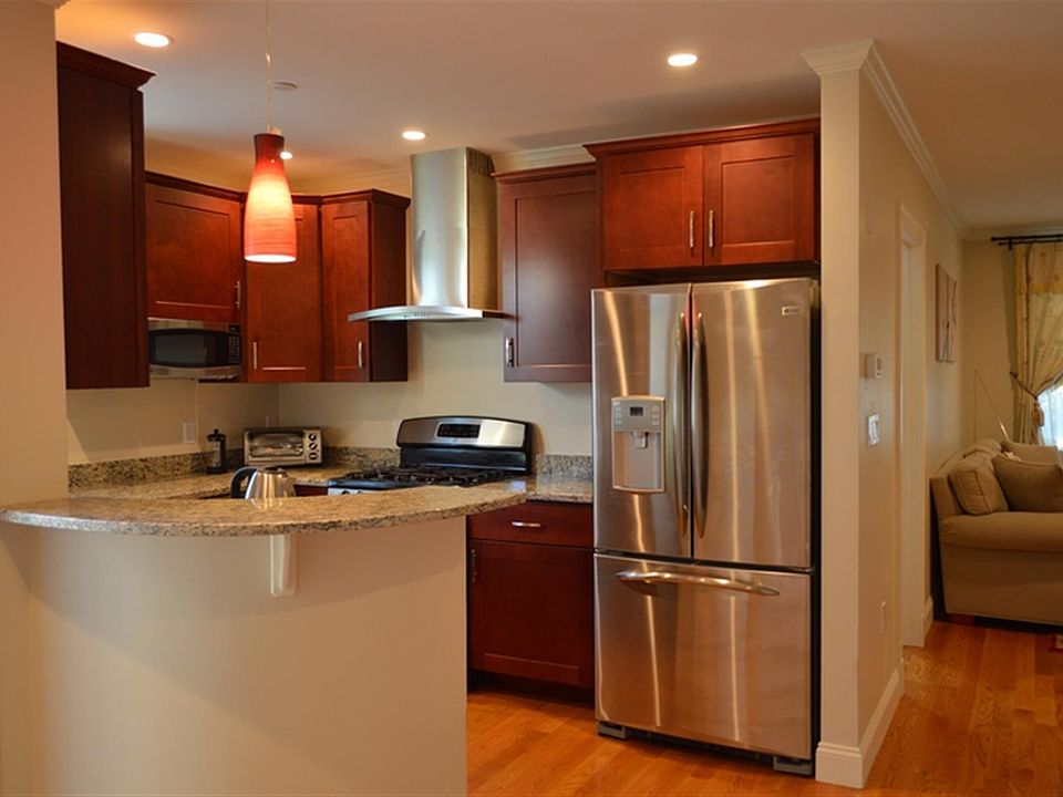 1st image of 128 Cherry St #2