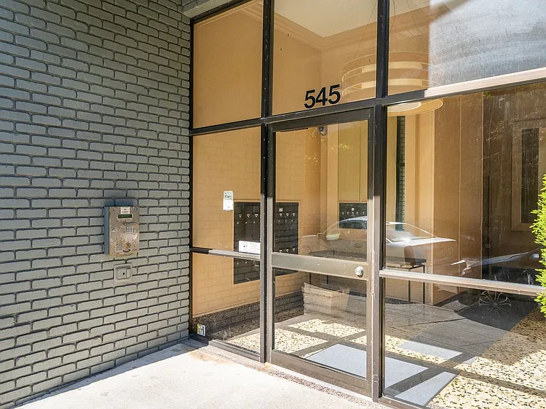 545 Burnett Avenue — Photo 3