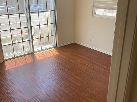 5th image of 12151 Moorpark St APT 108