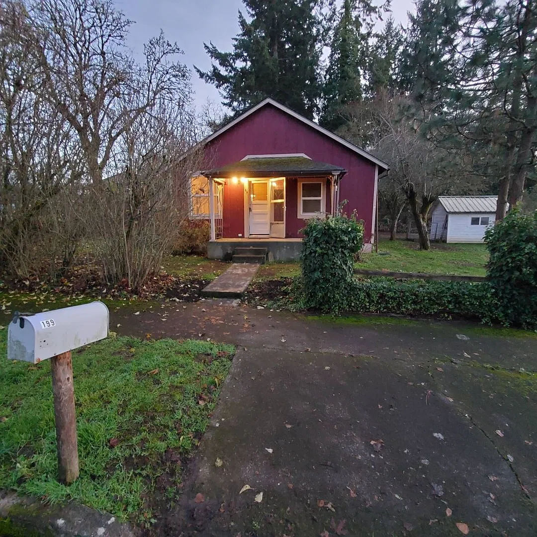 Pet Friendly 2Bed: 1Bath Home w/Garage — Photo 2