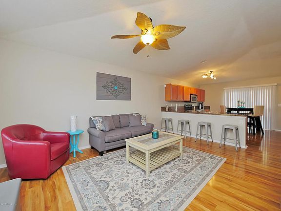 04 family room to kitchen