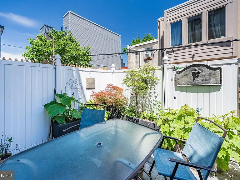 2217 League St — Photo 10