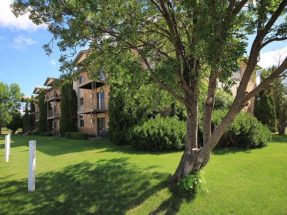 WELL MAINTAINED GROUNDS