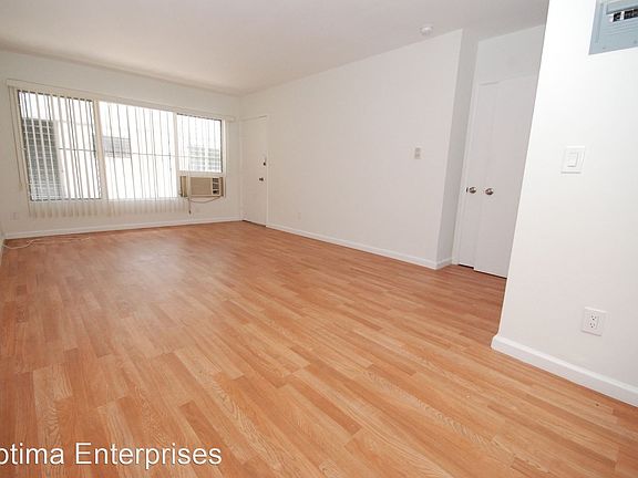 2nd image of 1148 N Formosa Ave APT 4