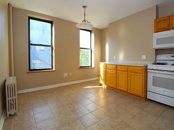 5th image of 724 Bergen St APT 3L