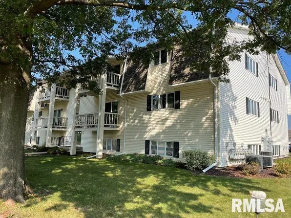 800 E Iowa St APT 2B, Eldridge, IA 52748