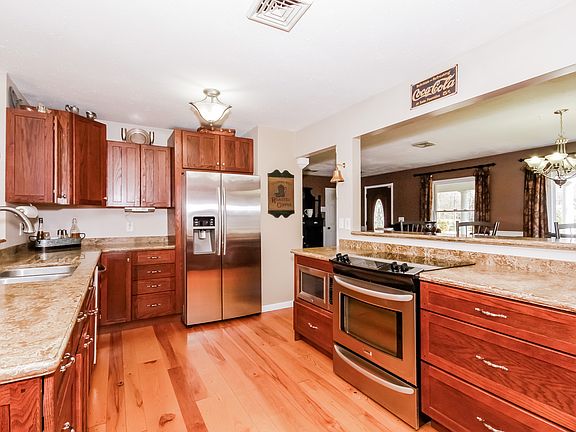 5th image of 24 Shaker Ln