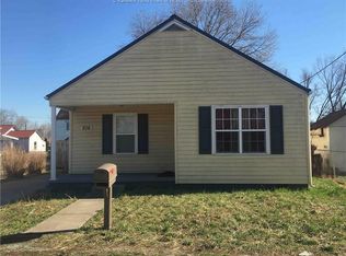 208 Swans Ln, Saint Albans, WV 25177