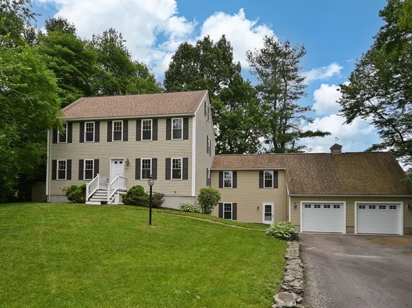 9 Hartung St, Methuen, MA 01844