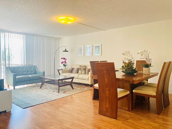 3rd image of 18021 Biscayne Blvd APT 301