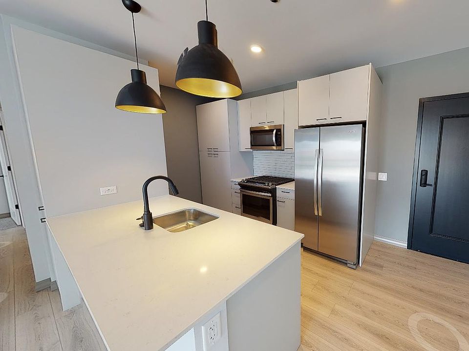 1st image of 1942 N Hermitage Ave #2
