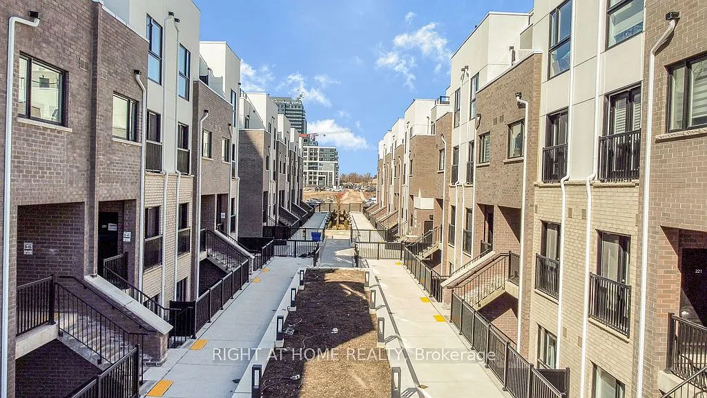 2 bed, $2,900 — Photo 1