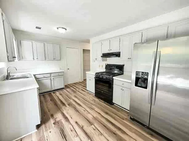 2945 Georgian Manor Dr — Photo 11