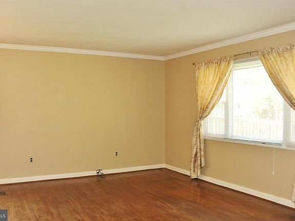 3rd image of 6108 Pike Ct