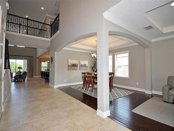 3rd image of 938 Sherbourne Cir