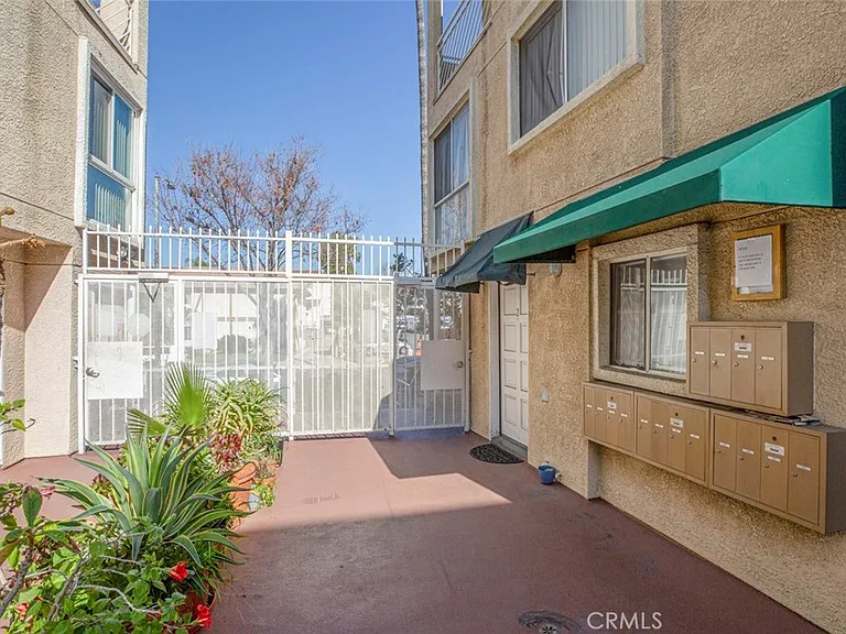 110 W Maple St #30 — Photo 42