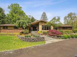 11 Deer Trail Rd, Saddle River, NJ 07458