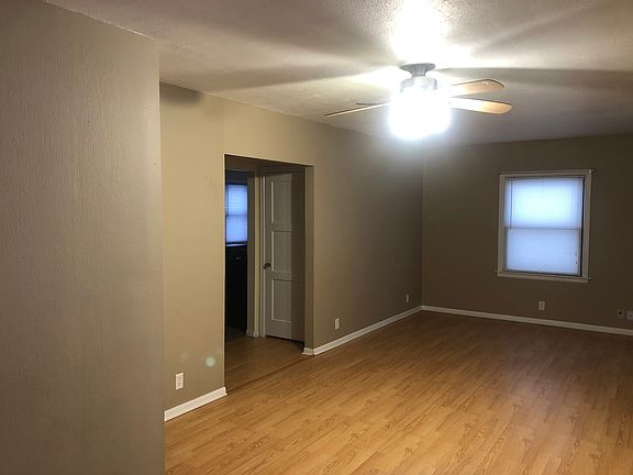 4th image of 1102 Kramme Dr