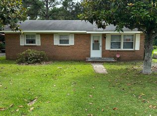 509 N Wright St, Burgaw, NC 28425