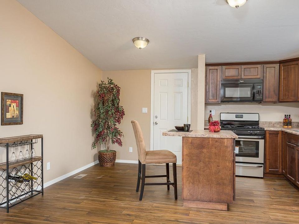 1st image of 225 W Appalachian St