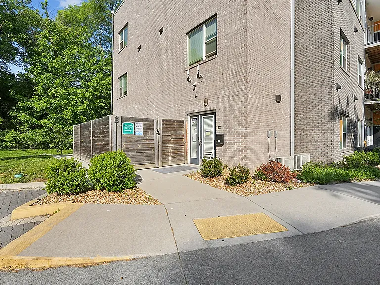 Burlington Commons — Photo 15
