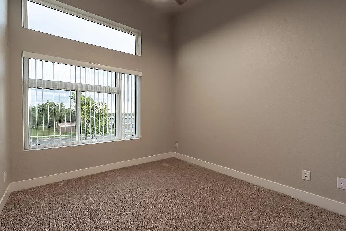 922 Sunset St — Photo 2